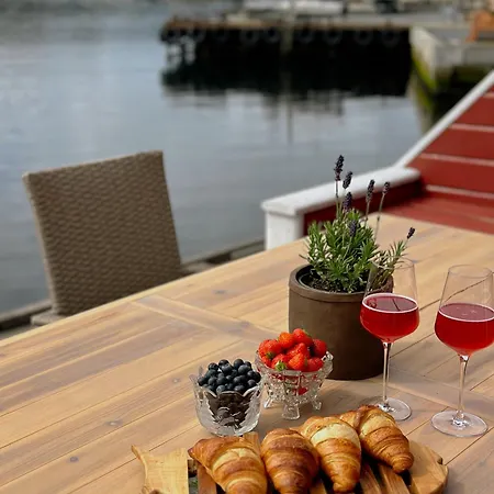 Fjordbuer Moderne Og Luksuriose Med Havutsikt Hébergement de vacances Maloy