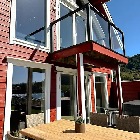 Fjordbuer Moderne Og Luksuriose Med Havutsikt Hébergement de vacances Maloy